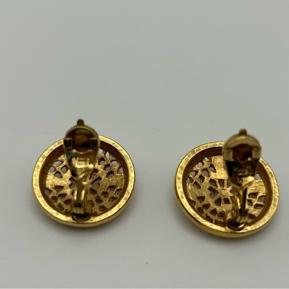 Vintage Monet Gold Tone Floral Round Medallion Button Dome Clip On Earrings - Picture 5 of 7